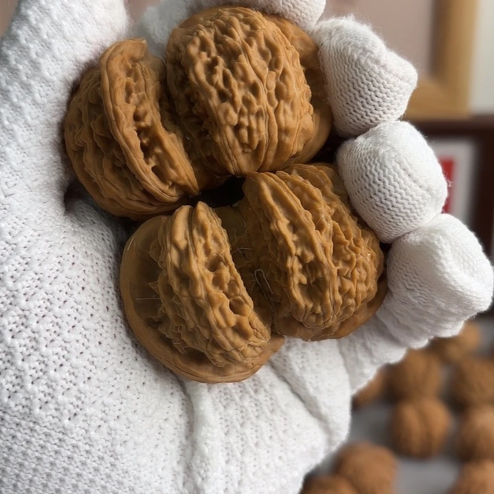 文玩核桃吊坠白狮子连体全品57 