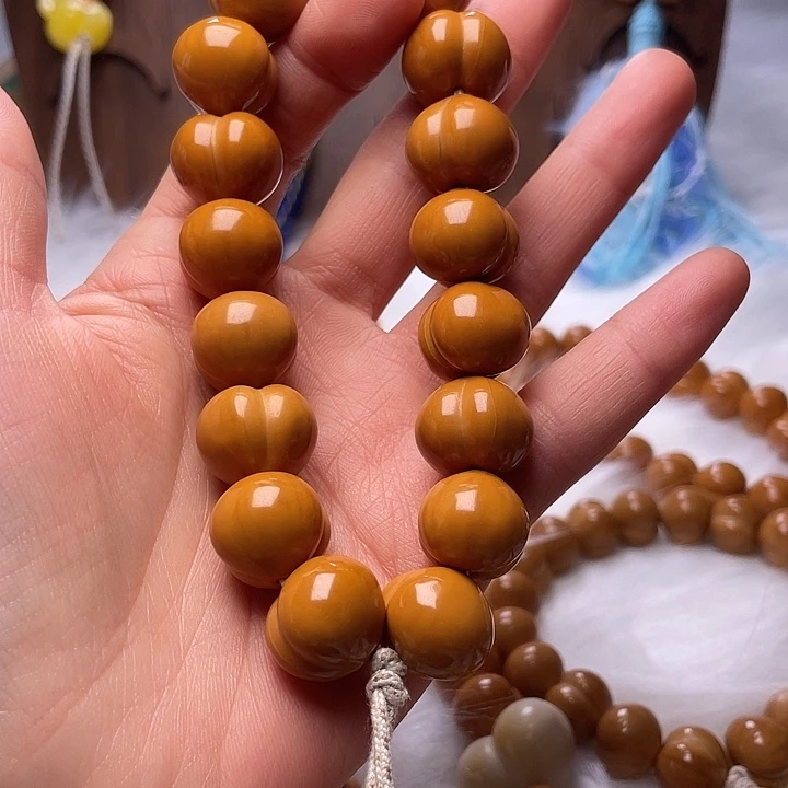 鸿***一吊坠猴头核桃17尺寸柯基屁桃