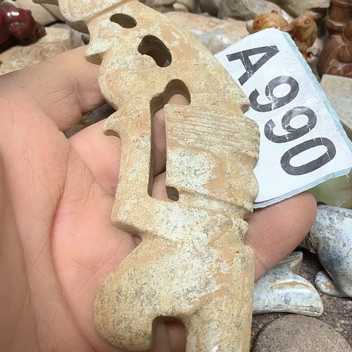 蛇纹石玉颈饰未镶嵌