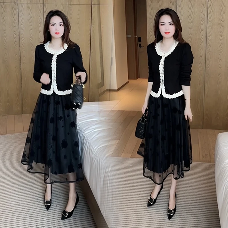 早春季设计感小众洋气时尚气质小个子休闲减龄长袖T恤蕾丝小香风