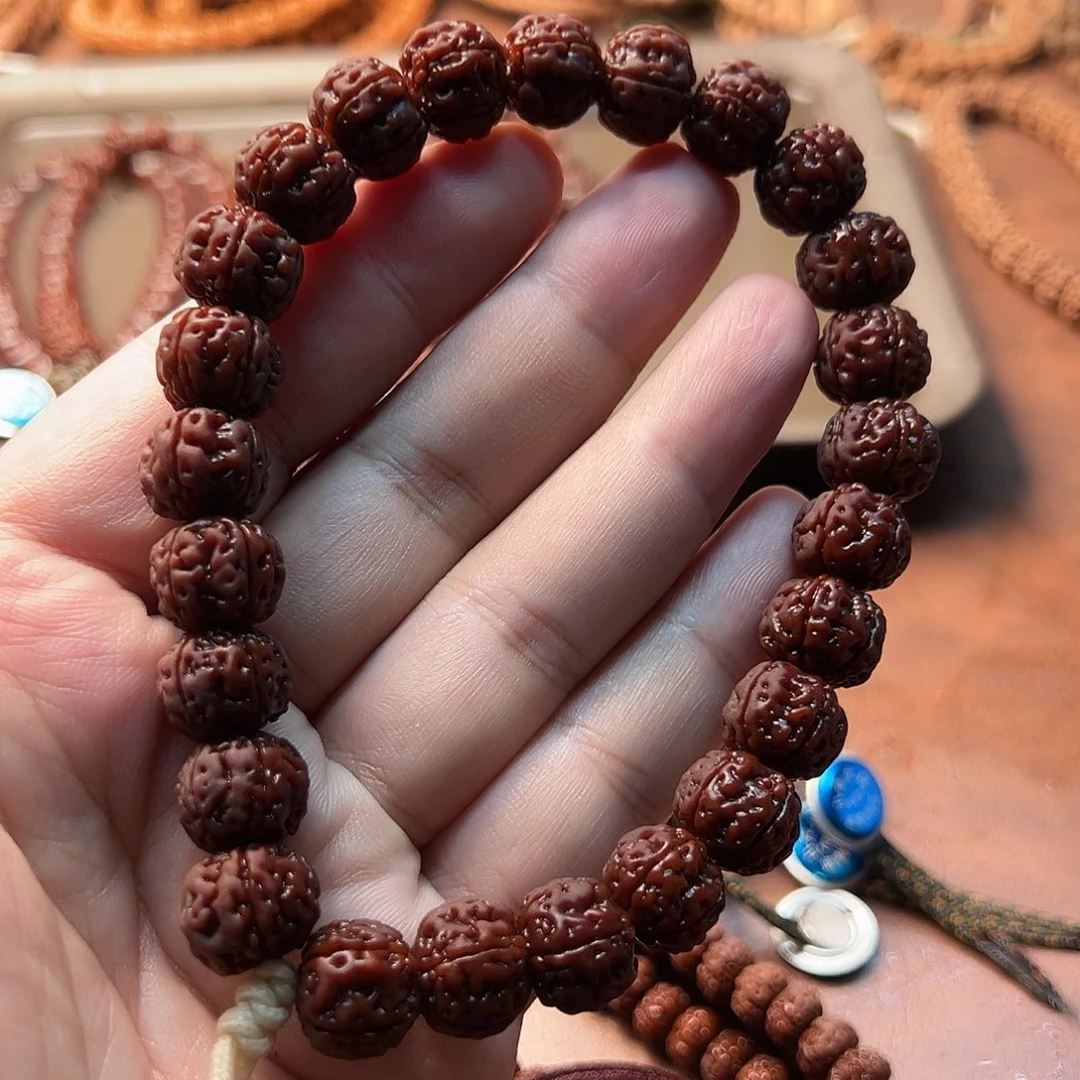 金刚菩提吊坠老树王手持13