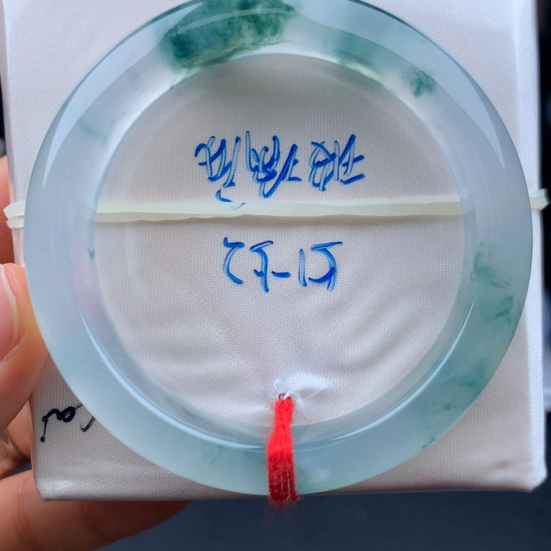 翡翠手镯未镶嵌30万➕品质，强推玻璃底冰飘花