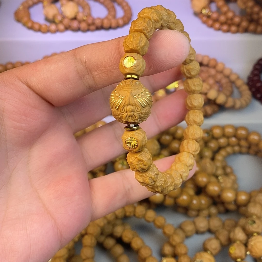 刘***.手串猴头核桃全品龙蛇小金蝉