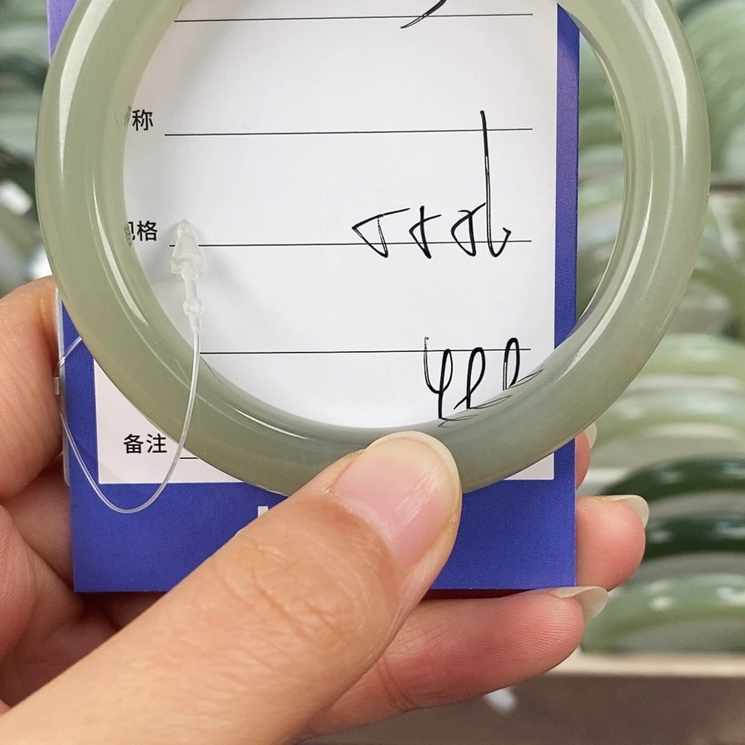 和田玉未镶嵌手镯微色差3