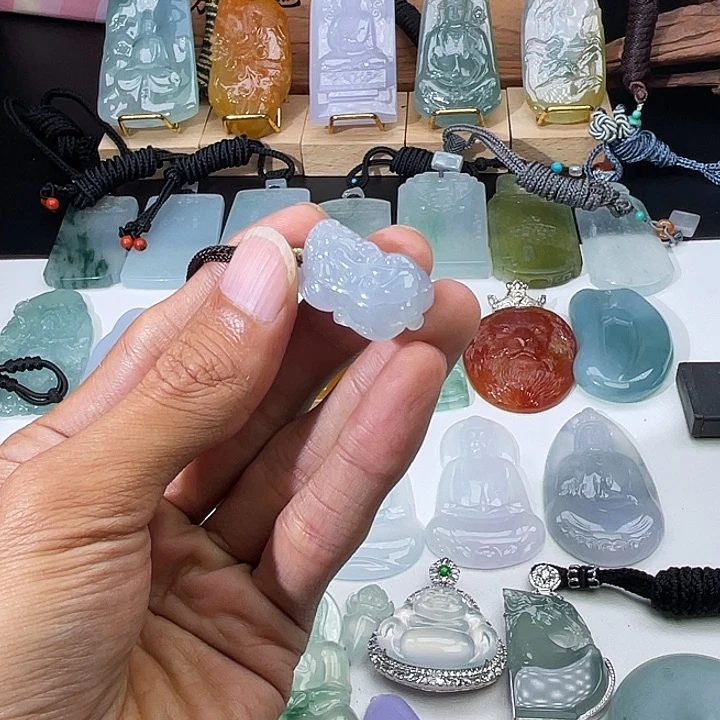 颈饰未镶嵌翡翠翡翠貔貅