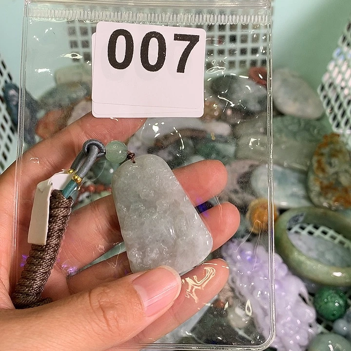 翡翠未镶嵌颈饰小***园翡翠