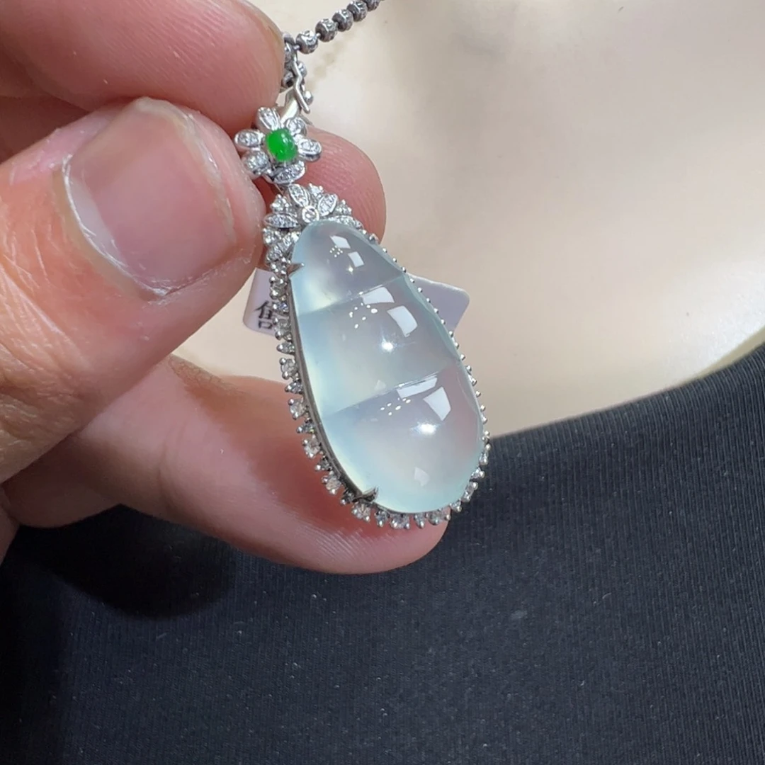 翡翠吊坠(不含链)18K金镶嵌