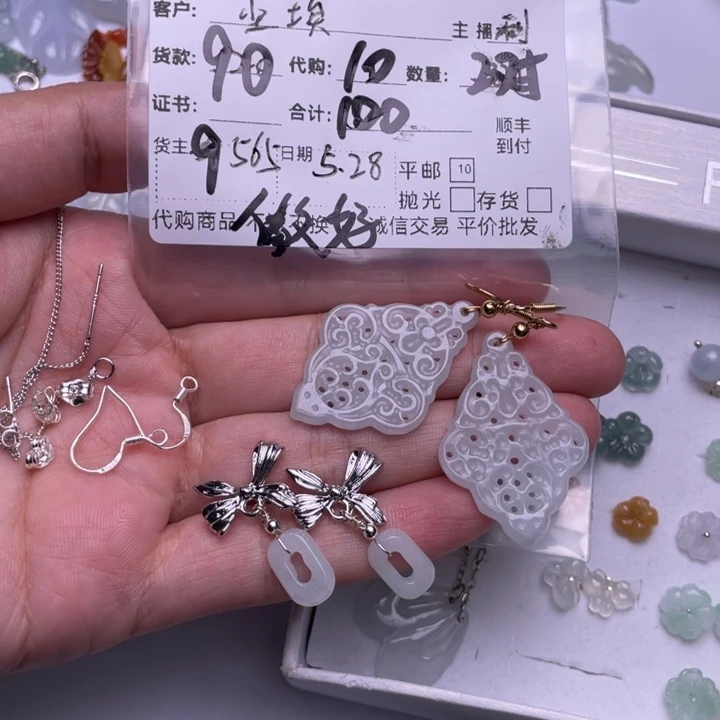 翡翠未镶嵌颈饰尘*