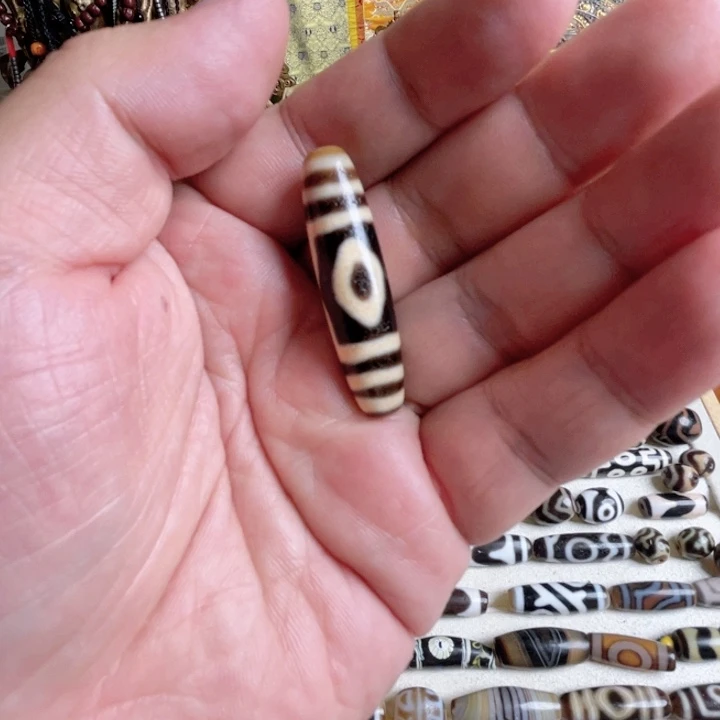 邦***贸玻璃颈饰发个厚积薄发