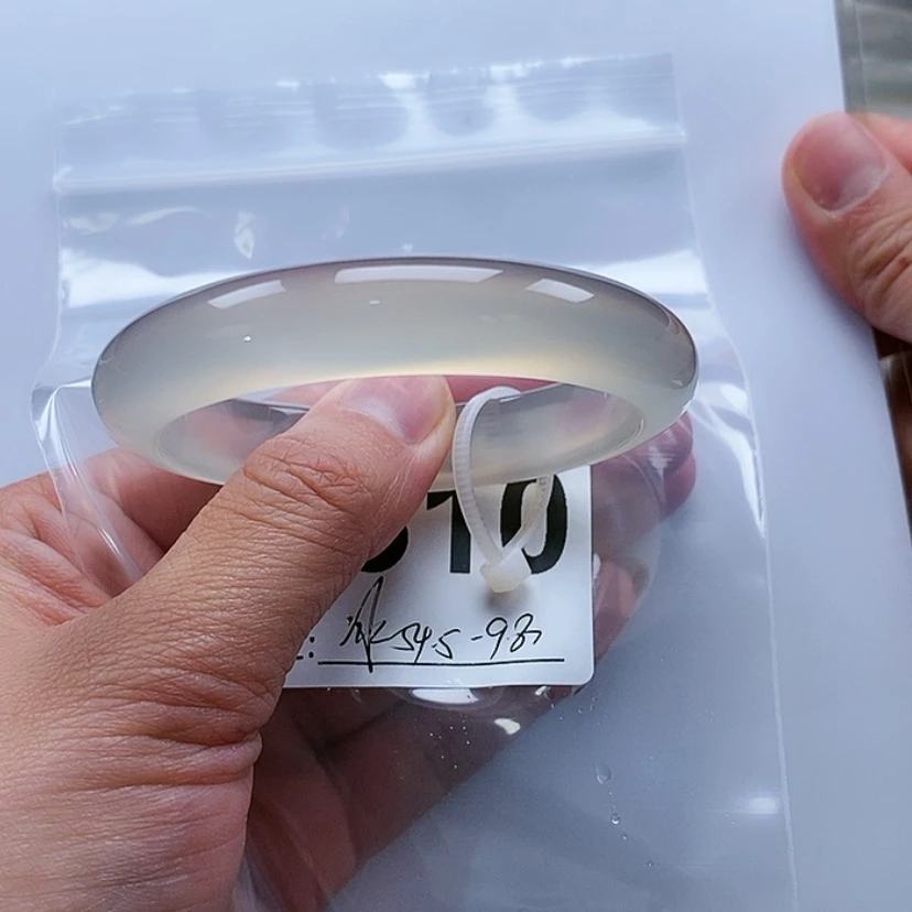 【闪购商品】玛瑙/玉髓手镯未镶嵌冰**秋