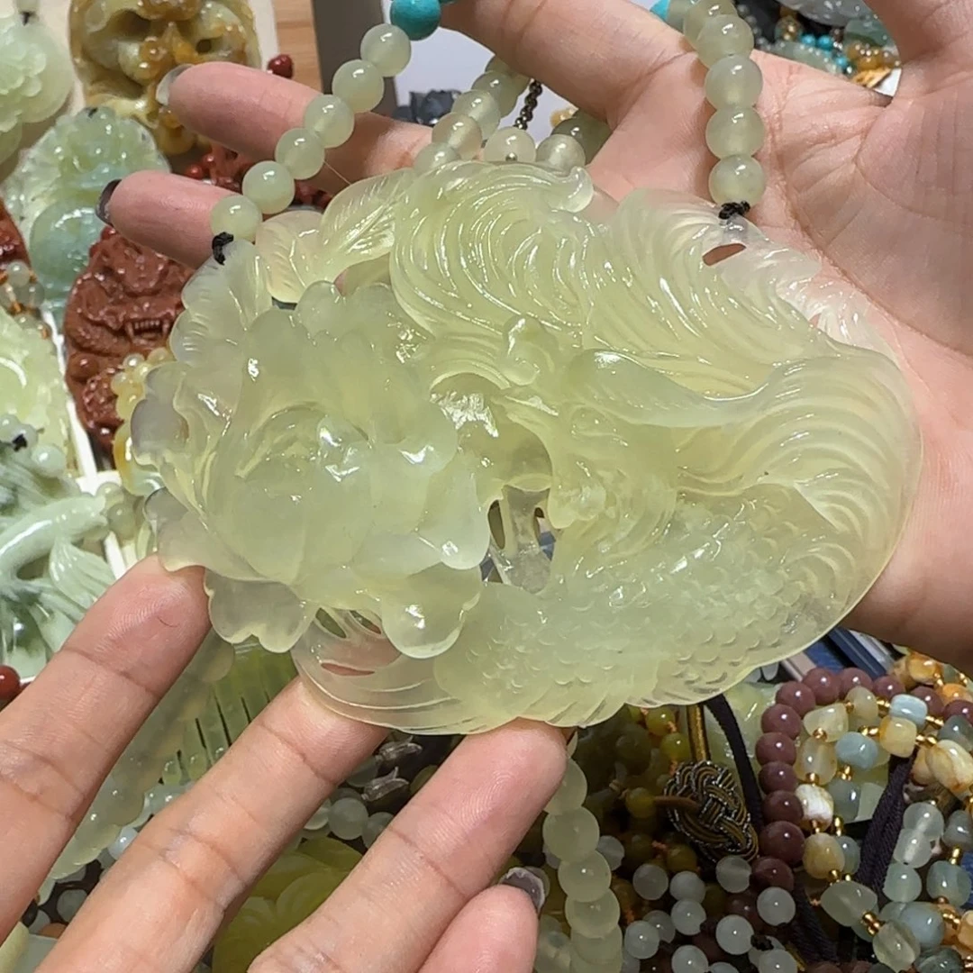 未镶嵌蛇纹石玉吊坠