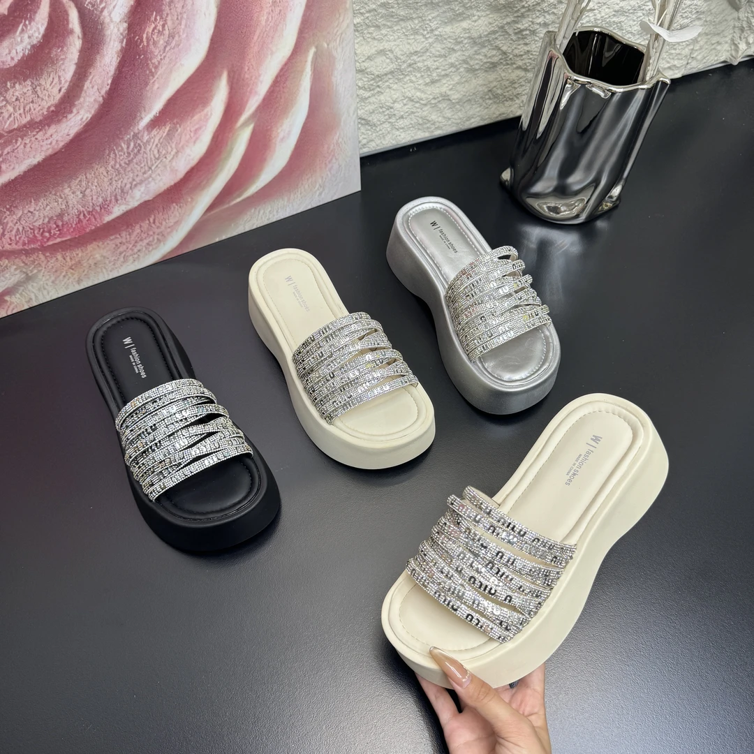 厚底凉拖鞋女夏外穿2025新款配裙子高级感水钻一字拖增高绝美法式