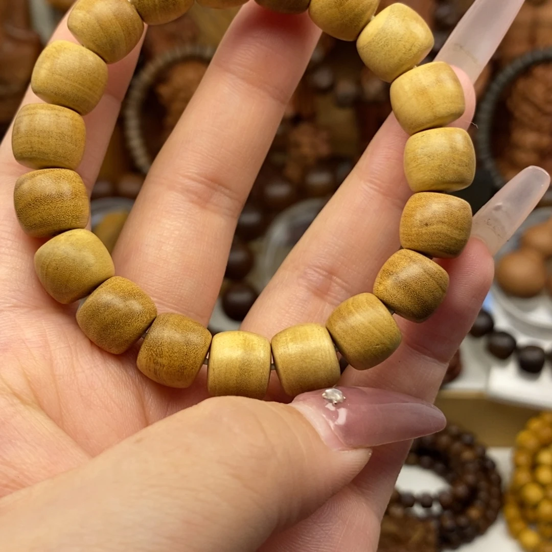 檀香木手串/手链迈索尔老山檀香10.11奶香，微微瑕