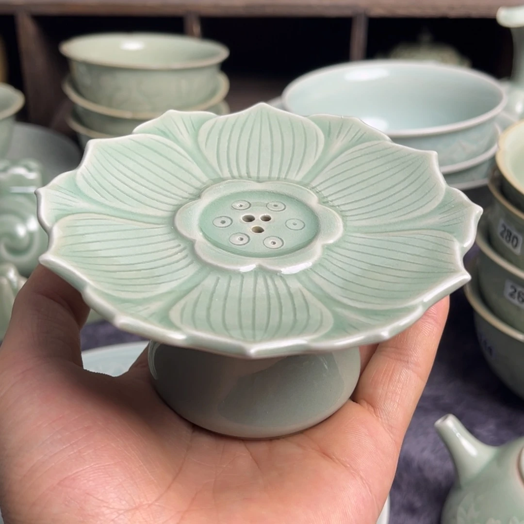 瓷微瑕荷花高足托