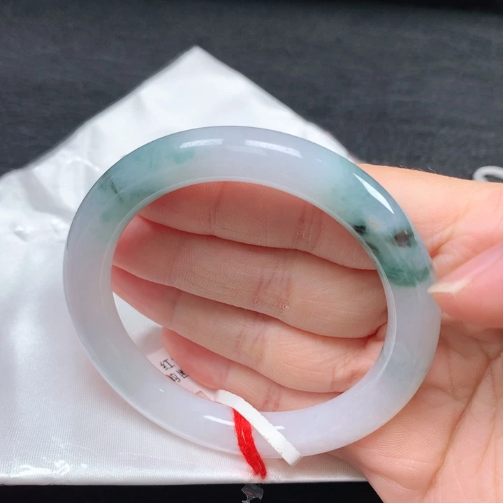 翡翠未镶嵌手镯（圆镯）