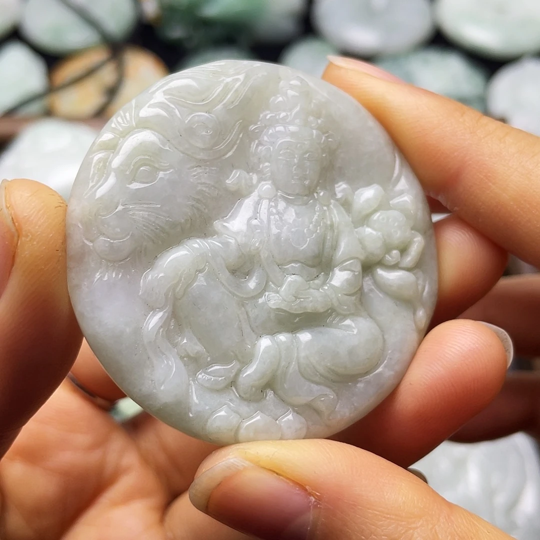 翡翠未镶嵌颈饰观音