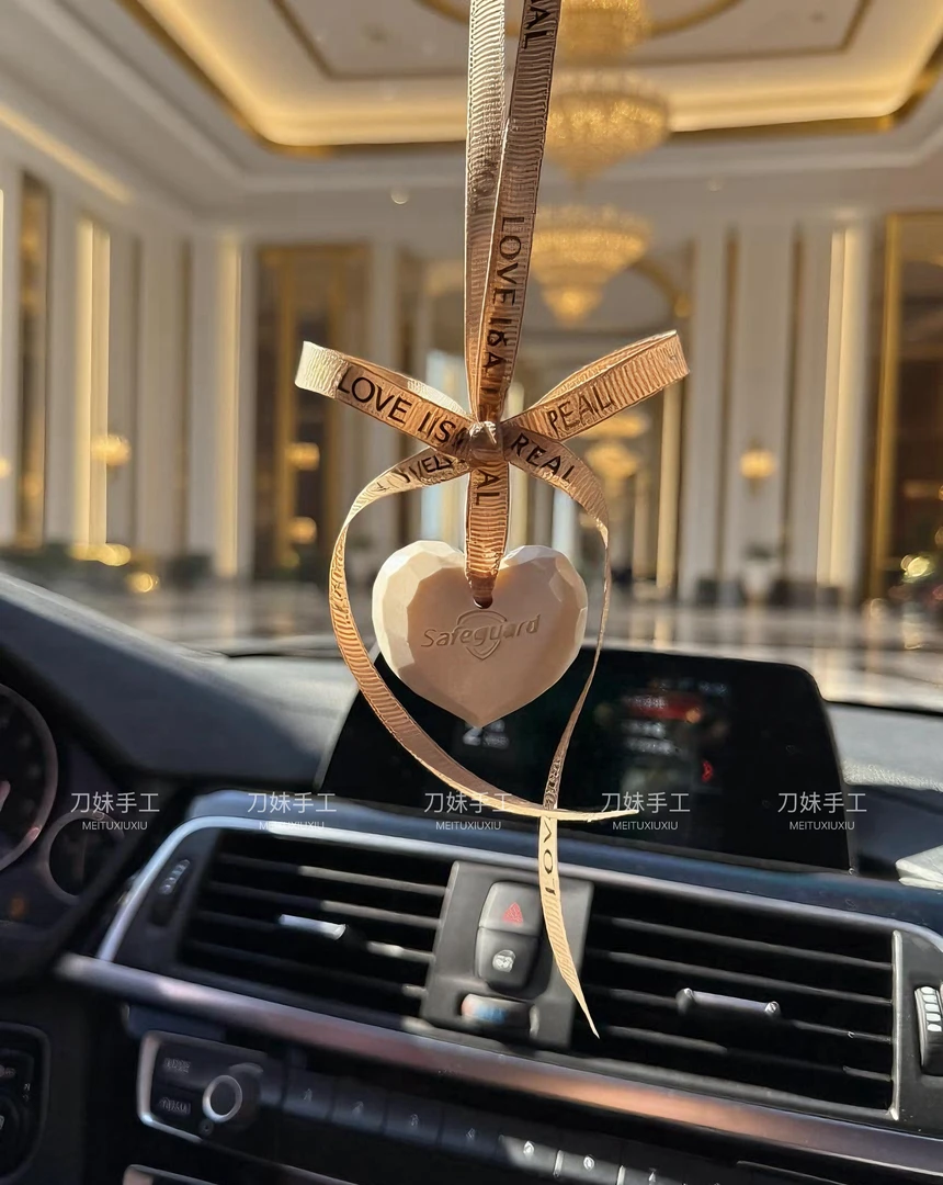 车载山茶花爱心香薰手工雕刻礼物车挂件出风口装饰伴手礼