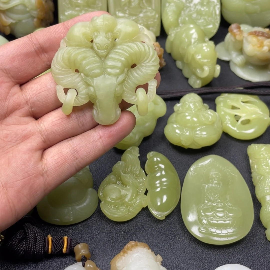 和田玉未镶嵌颈饰