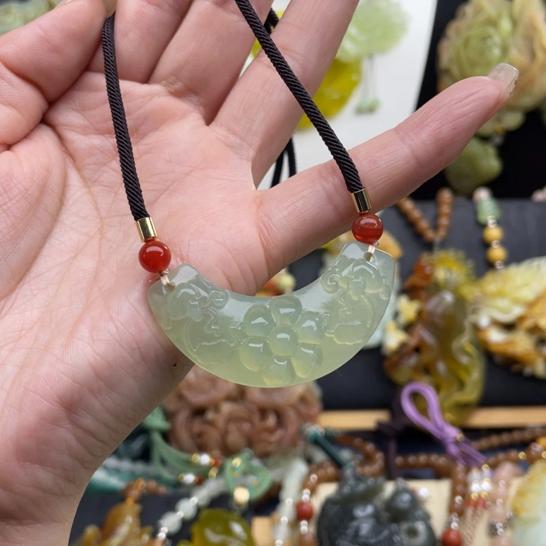 蛇纹石玉未镶嵌颈饰