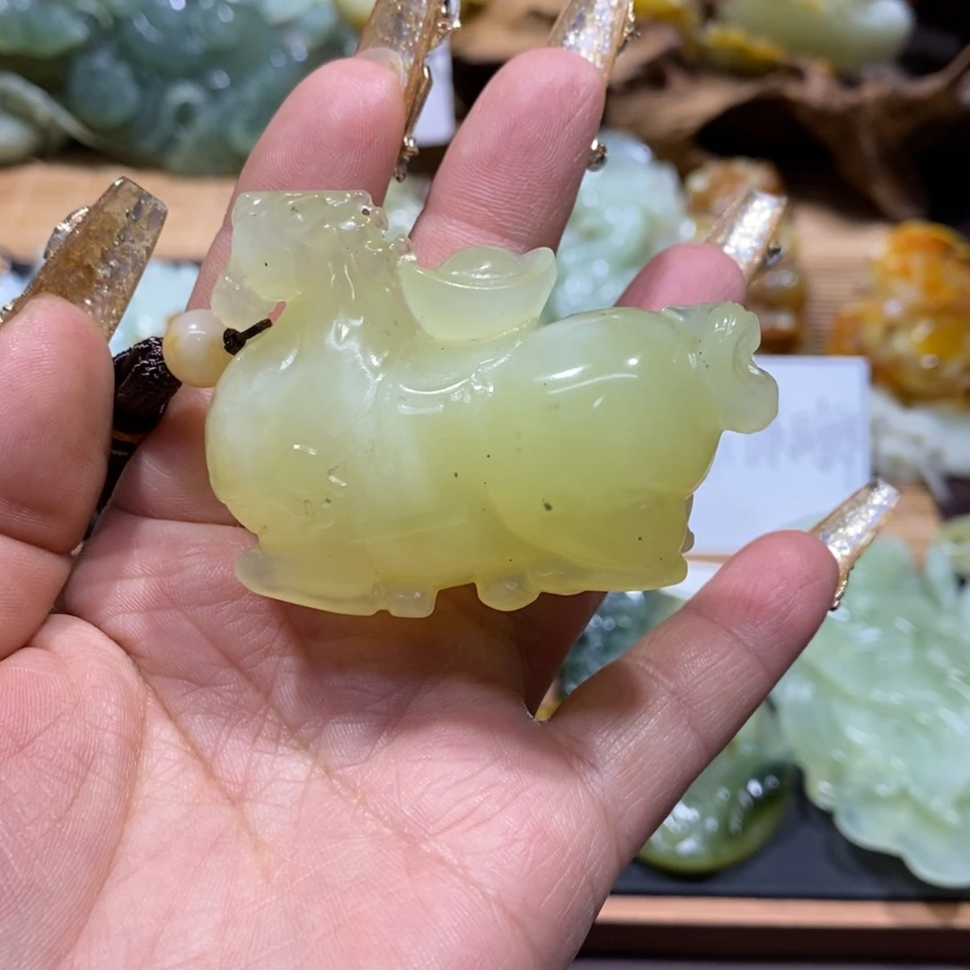 蛇纹石玉颈饰未镶嵌