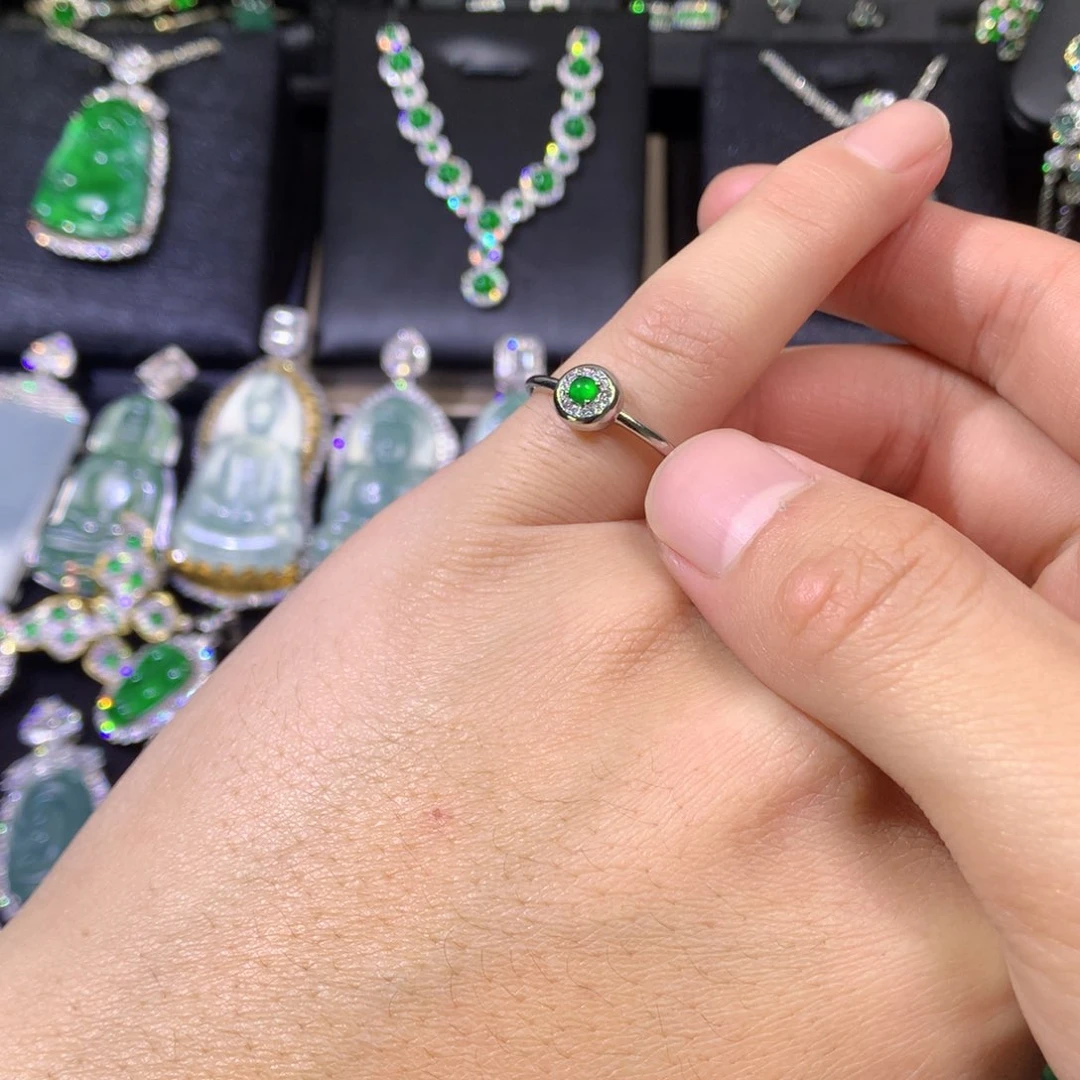 翡翠挂件未镶嵌987655554445