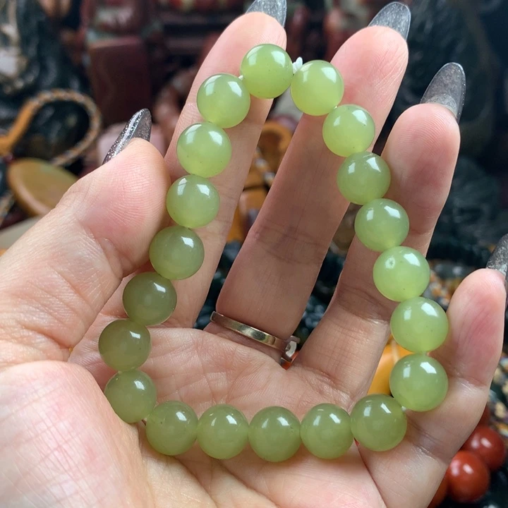 透闪石质玉未镶嵌珠宝奇石