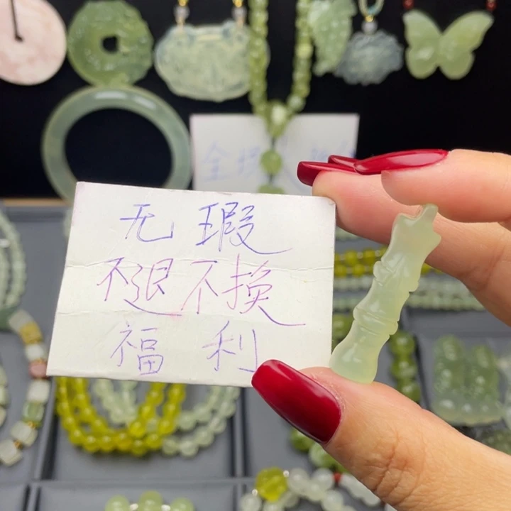 蛇纹石玉未镶嵌颈饰