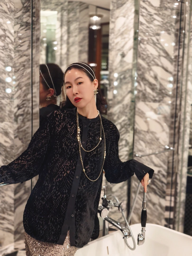 SONG TING 25春夏法式慵懒植绒长袖桑蚕丝圆领衬衣