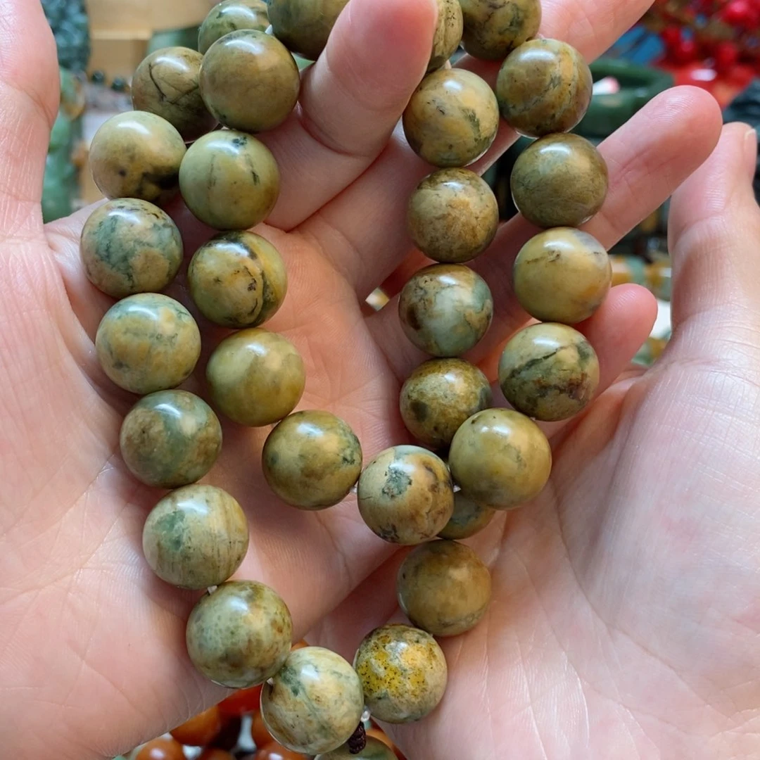 蛇纹石玉手持未镶嵌