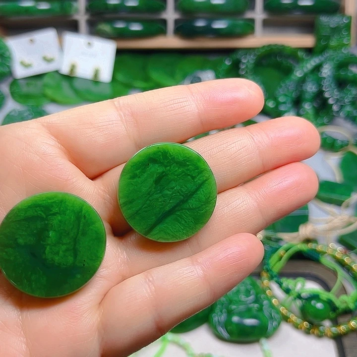 颈饰未镶嵌和田玉（糖玉）