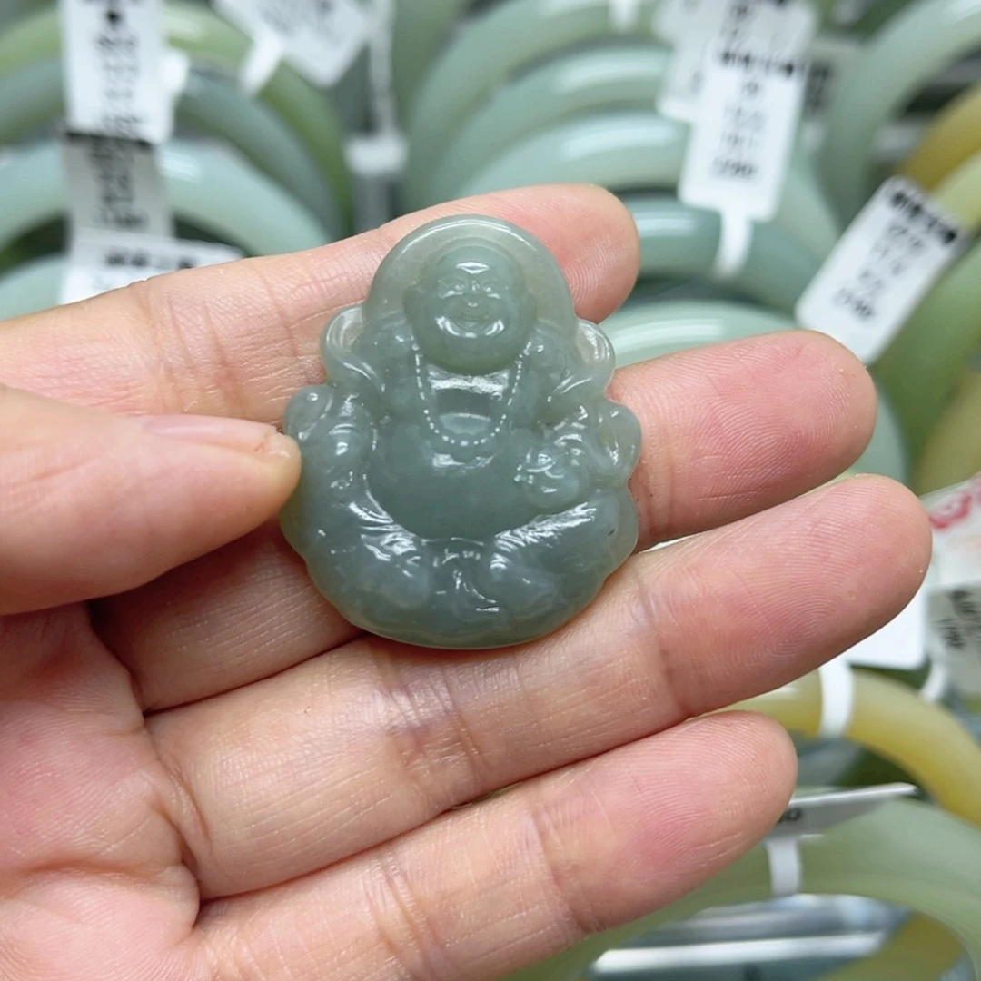 颈饰未镶嵌和田玉（碧玉）