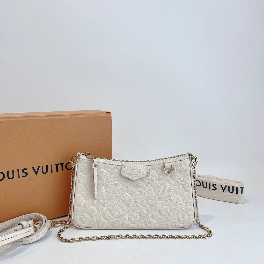 99新 LouisVuitton/路易威登 EASY POUCH ON STRAP 单肩包