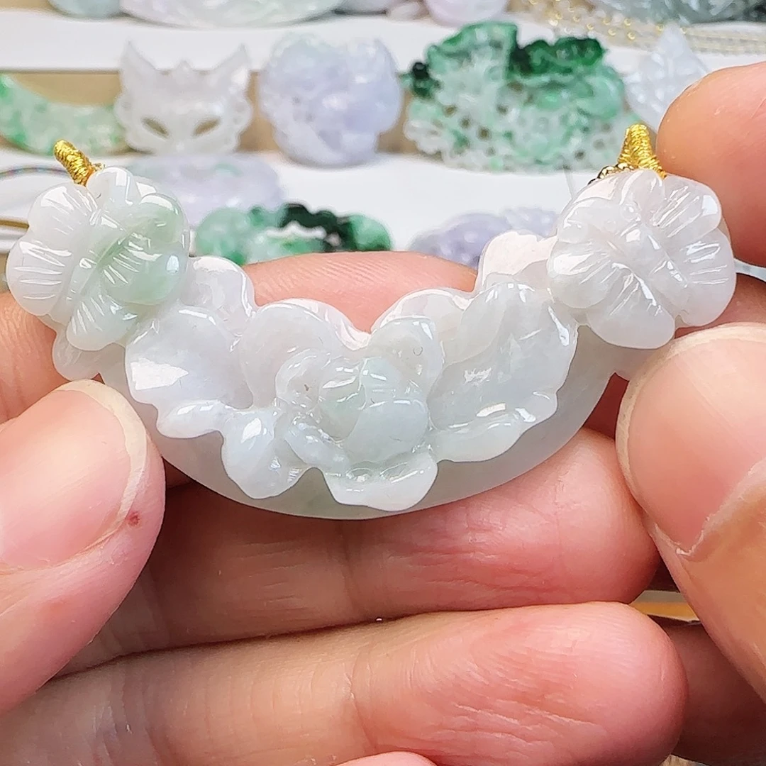 翡翠未镶嵌颈饰蝶恋花