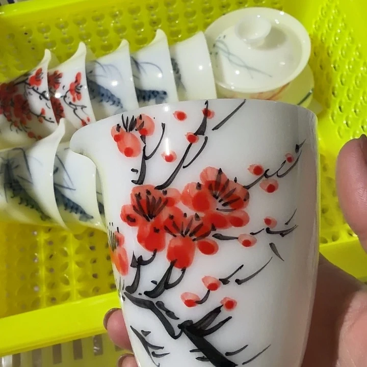 微瑕璞玉釉下彩梅花公道杯