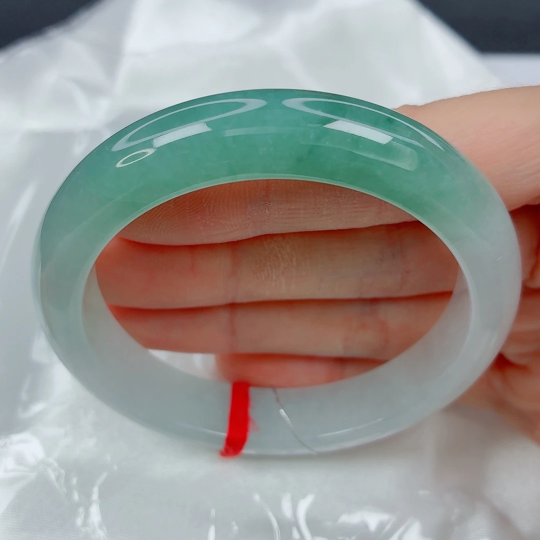 翡翠未镶嵌手镯54.4正圈，青翠绿半山水，秀气润感好，018