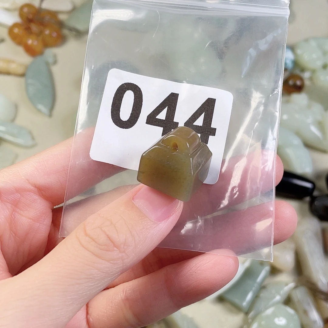 和田玉（糖玉）未镶嵌颈饰