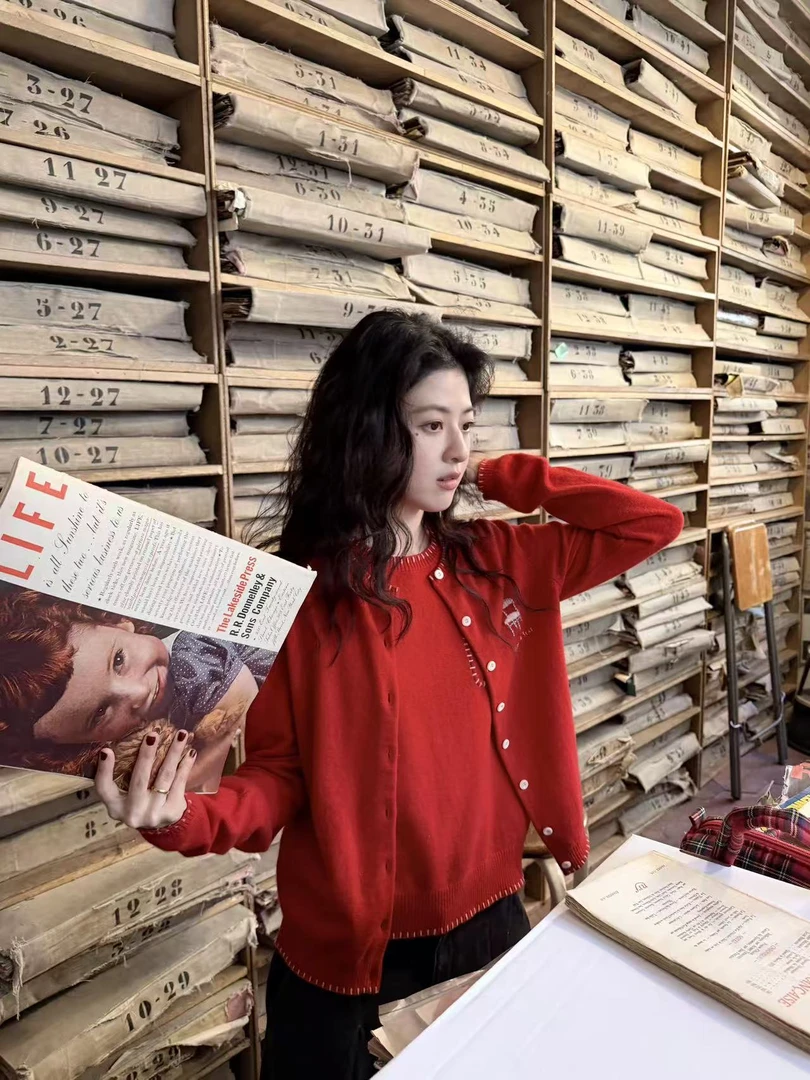 圣诞节穿搭红色花朵毛衣开衫女2026新款秋冬慵懒风针织外套半身裙