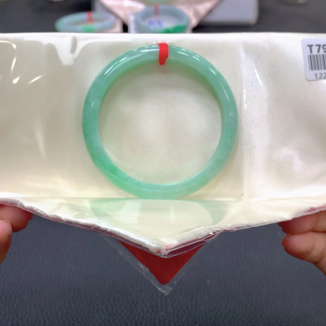 翡翠未镶嵌手镯6号