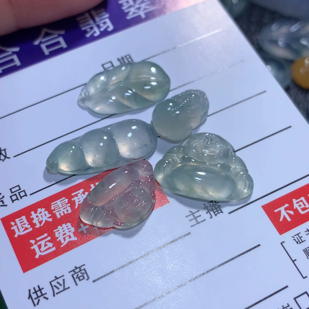 翡翠未镶嵌颈饰缅甸