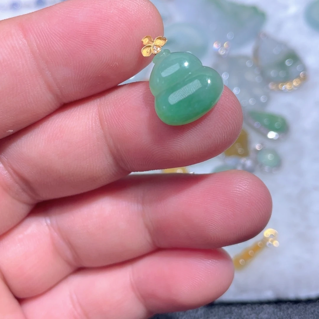 翡翠18K金镶嵌颈饰