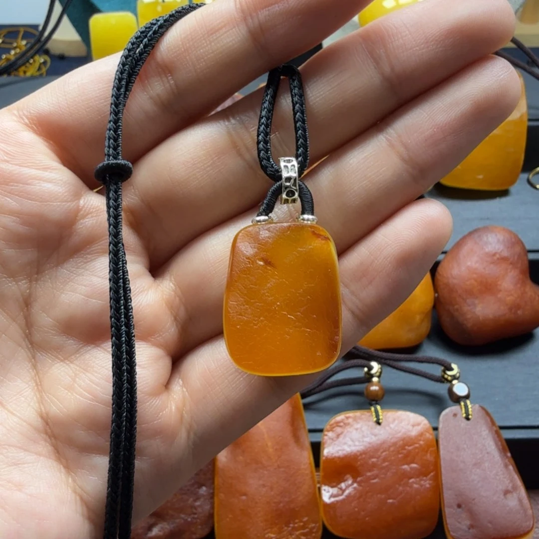 琥珀吊坠(赠链)未镶嵌