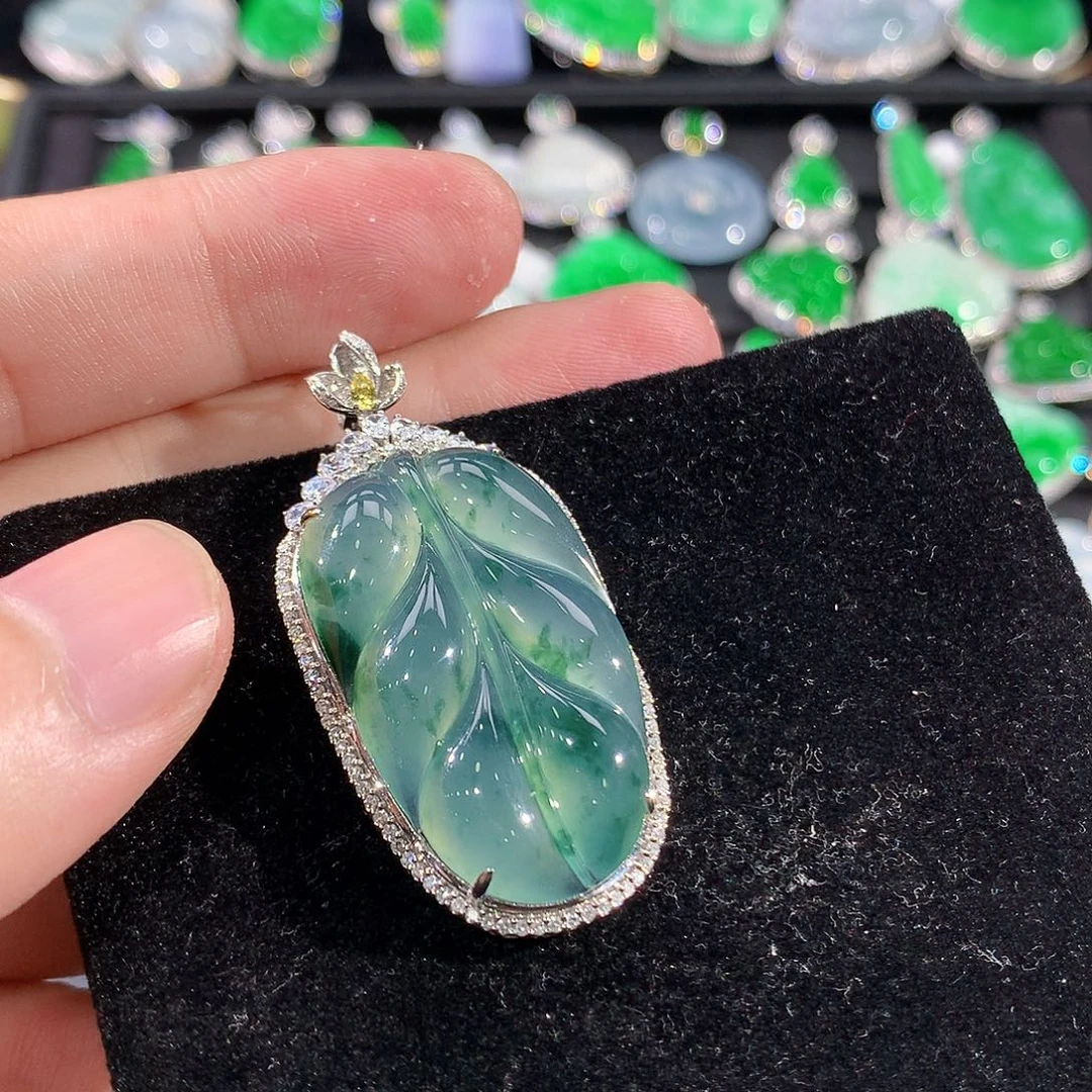 翡翠18K金镶嵌颈饰