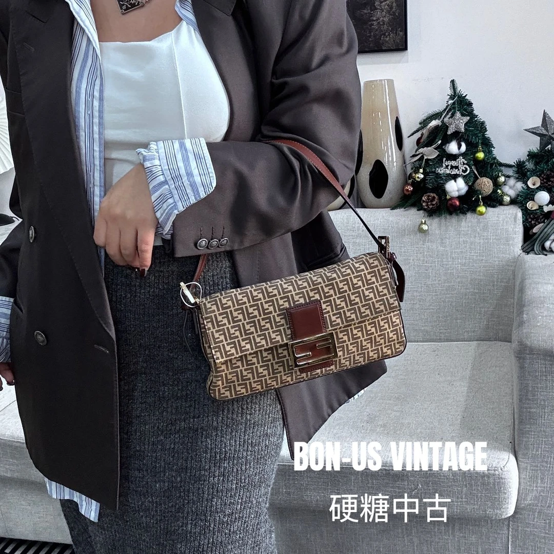 95新 FENDI/芬迪 617773/麂皮老花法棍包