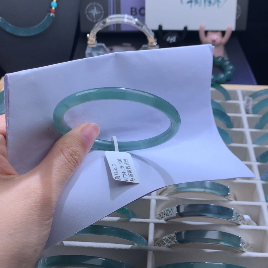 沙***洲翡翠未镶嵌手镯冰透手镯