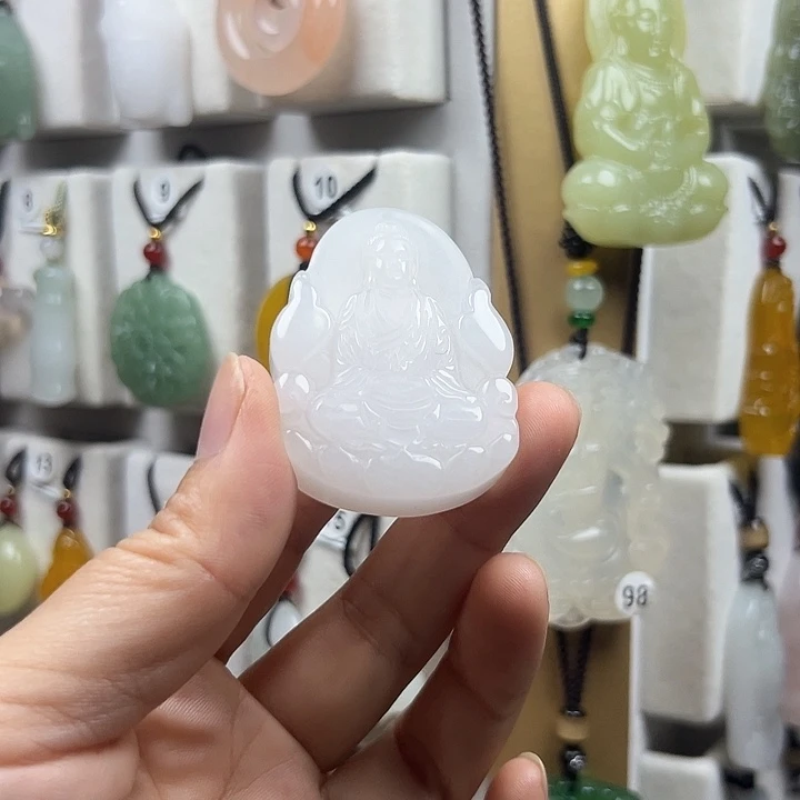 石英质玉（金丝玉）未镶嵌颈饰