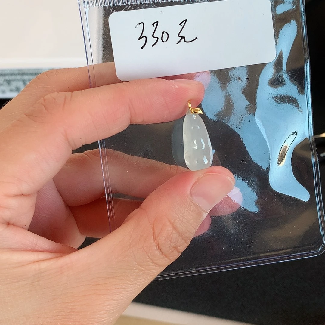 颈饰18K金镶嵌翡翠豆