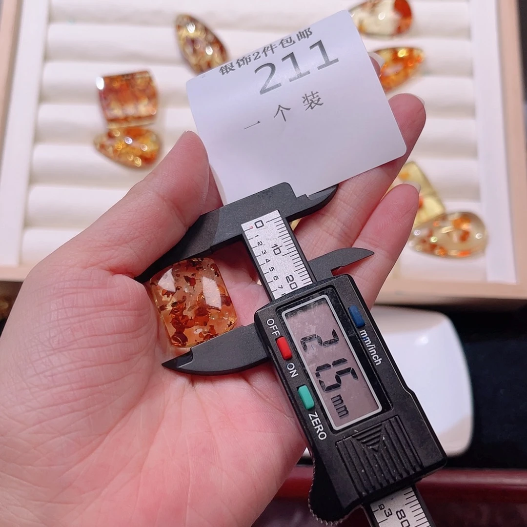 琥珀（花珀）未镶嵌裸石211 。