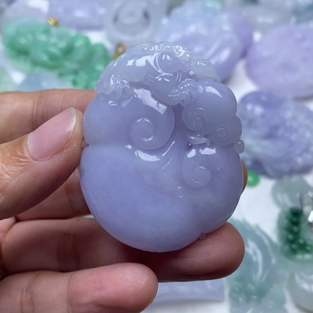 颈饰未镶嵌翡翠风****?翡翠