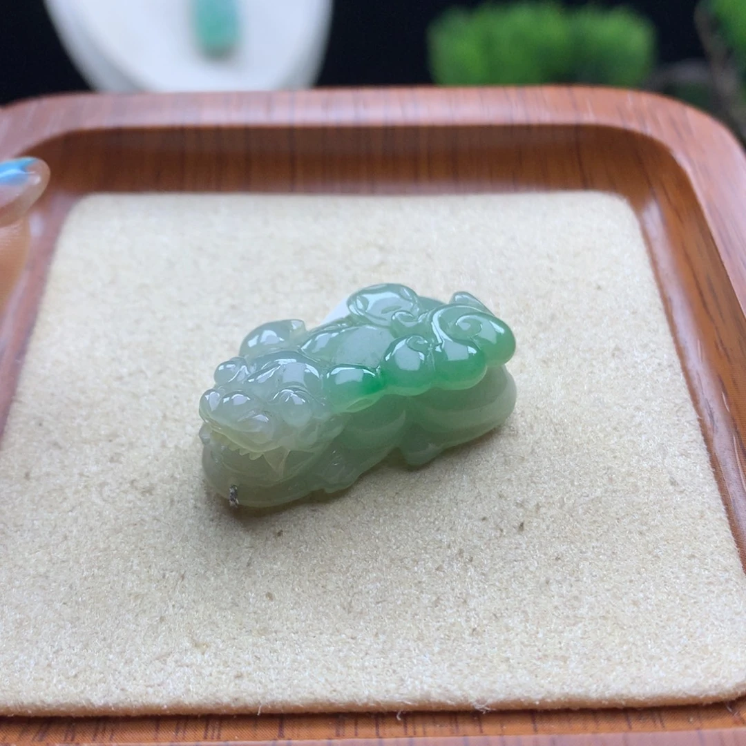 翡翠未镶嵌颈饰翡翠1