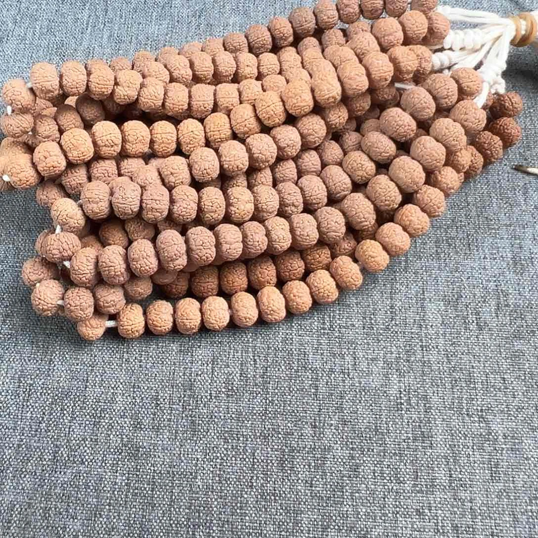 猴头核桃吊坠四瓣龙鳞王手持